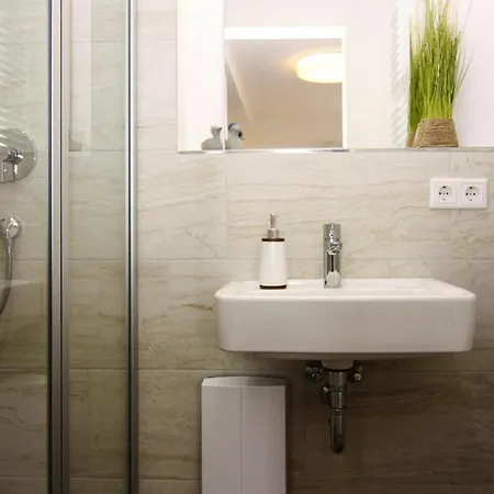 Apartment Holiday Flat - Dos05102e-cyc *